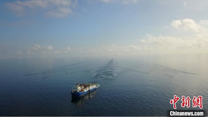 中国自主研发海洋地震拖缆采集