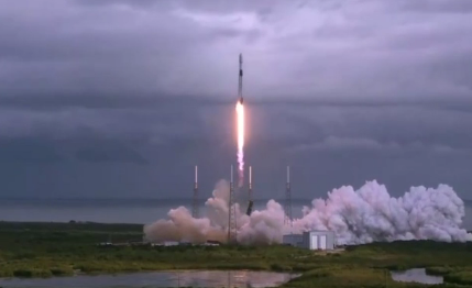 美国“猎鹰9”号火箭又送60颗卫星上太空