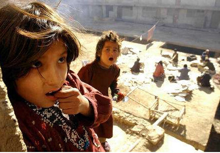 中国为阿富汗援助棉衣毛毯等越冬物资