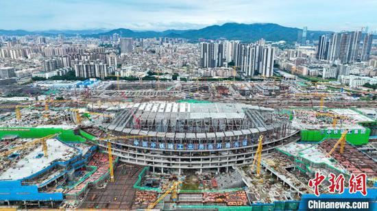 4,000-ton steel structure lends Guangzhou Baiyun Railway Station petal appeal