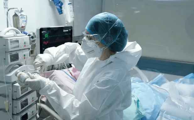 波兰、南非等多国暂不对自华入境旅客实行新冠检测