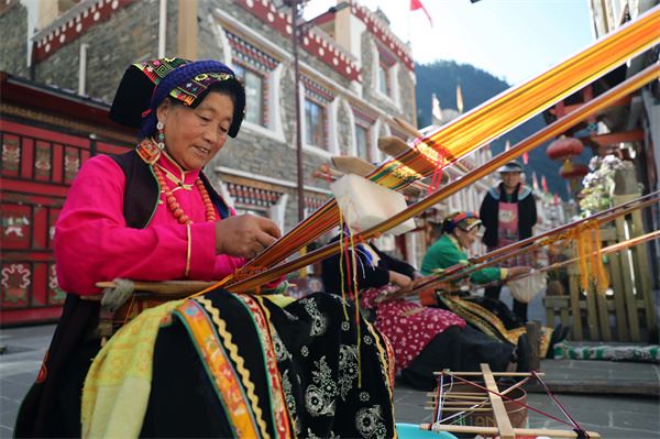 四川：民族村寨优势显 文旅产业别样“红”