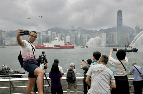 专访陈国基：让香港市民为自己是中国人而自豪
