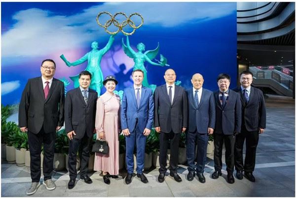 中央广播电视总台捐赠奥运雕塑《同舟共渡》启运赴法