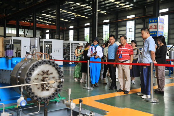 海外华媒探访成都郫都：产业向“新”而“兴”