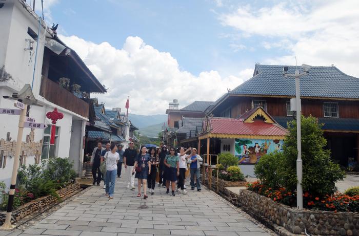 缅、泰侨界代表走进西双版纳：同饮一江水 携手共繁荣