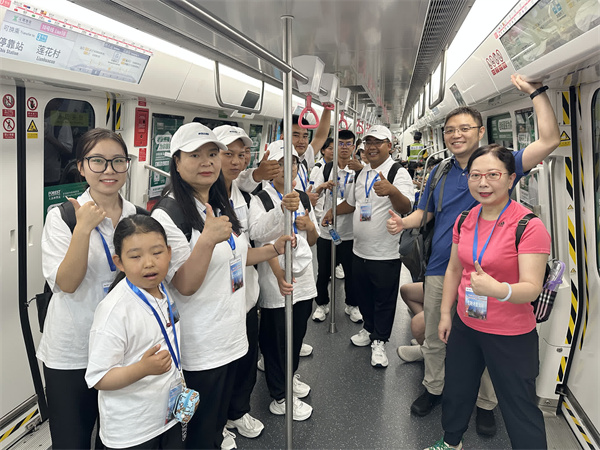 青海藏族青少年走進大灣區　攜手香港學子「零距離」感受科技魅力