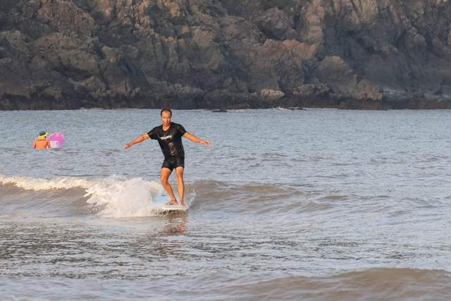 2024第二届东沙冲浪公开赛（中国舟山.朱家尖）开赛 欧美选手参赛 