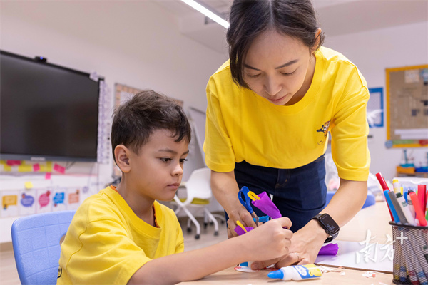 广东老师带来的这场活动，迪拜小孩请假都要参加