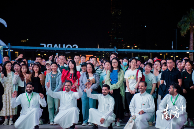 在中东教汉语堪比“明星”？| 深度直击中东中文热