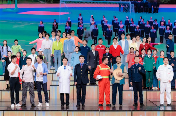 写一封长信，致创造《伟业》的人民