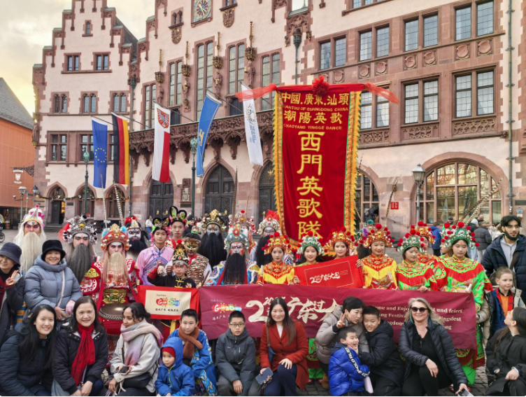 【视频】广东女子英歌首次出海“燃爆”德国春节庙会！当地市民：充满生命力｜文化中国行