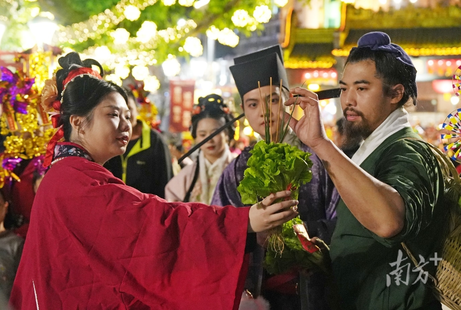 跟着DeepSeek“行通济”！解锁“闹”元宵最火玩法 | 文化中国行