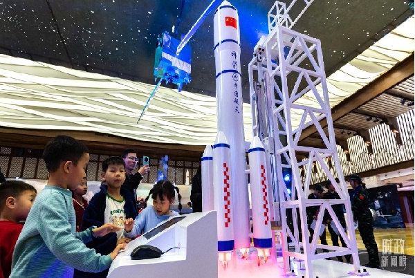 時政新聞眼丨再赴解放軍和武警部隊代表團，習近平對這件大事發出“動員令”