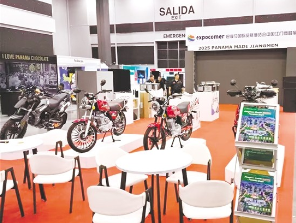 古巴华裔画家找到江门老家：回到家乡好“心气” ！