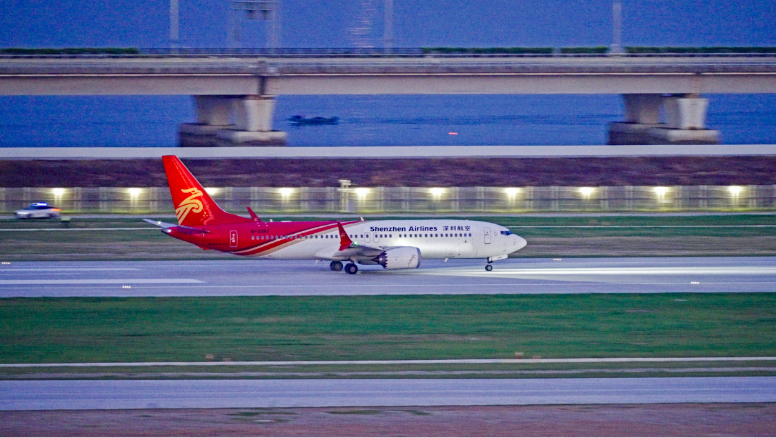 深圳機場三跑道成功試飛　年內投用