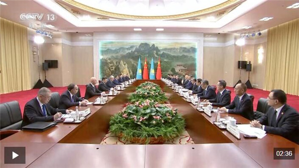 习近平会见哈萨克斯坦总统托卡耶夫