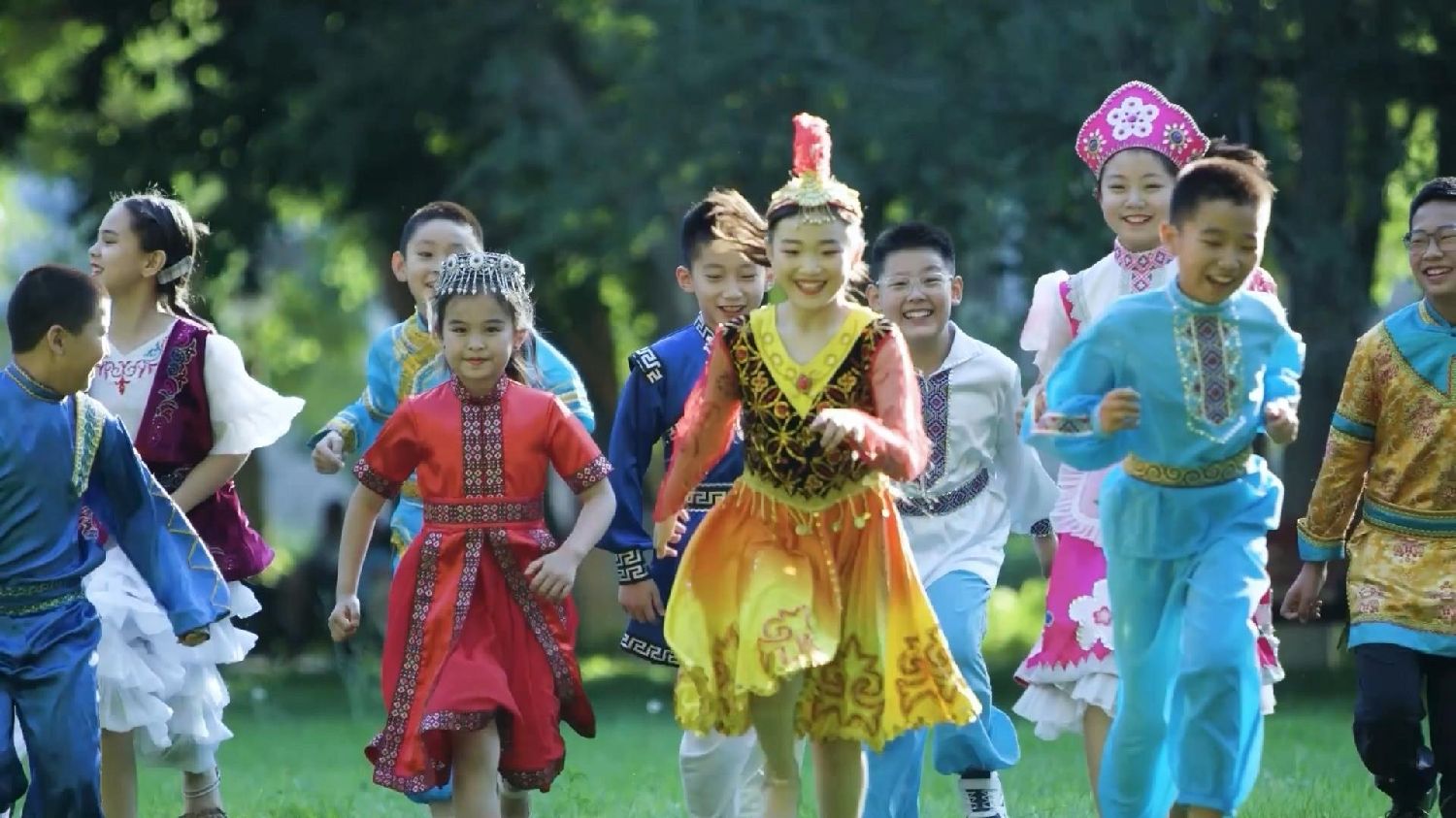 时政微视频丨瞰新疆  