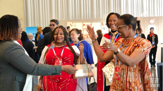 时政新闻眼丨这场聚焦“半边天”的全球峰会上，习近平提出哪些新倡议新举措？