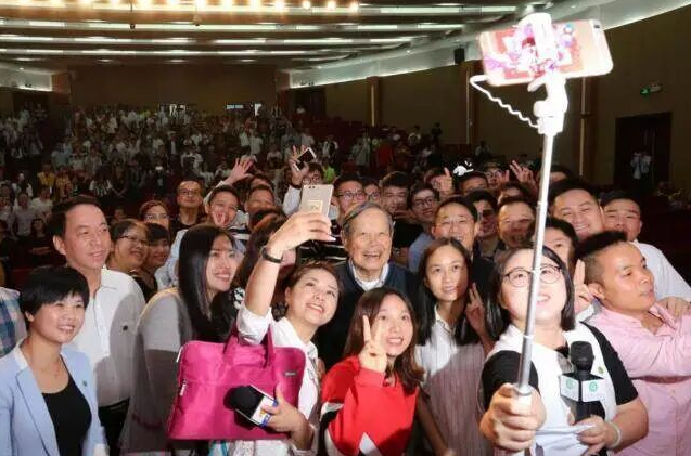 缅怀！杨振宁与广东的不解之缘