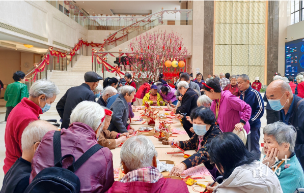 “这里就是家”！近百位港澳老人在粤过“湾区团圆年”