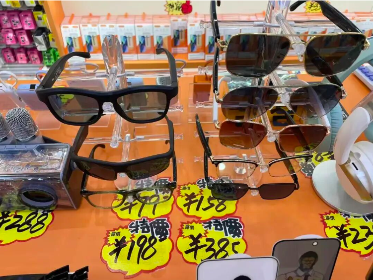 这些火出时尚圈的眼镜，在深圳卖爆