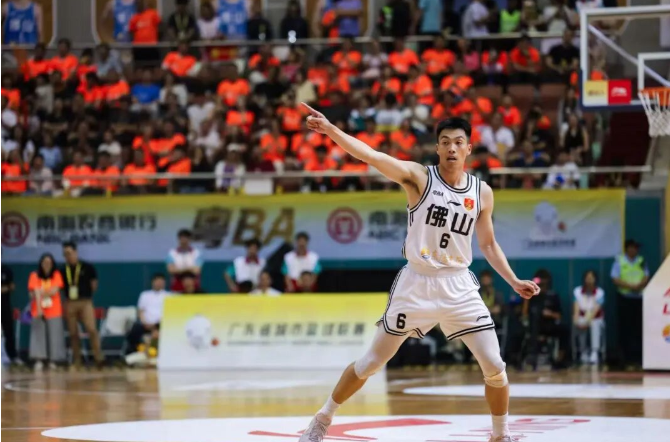 他来自江湖！“粤BA”球员都有“百千万”个梦