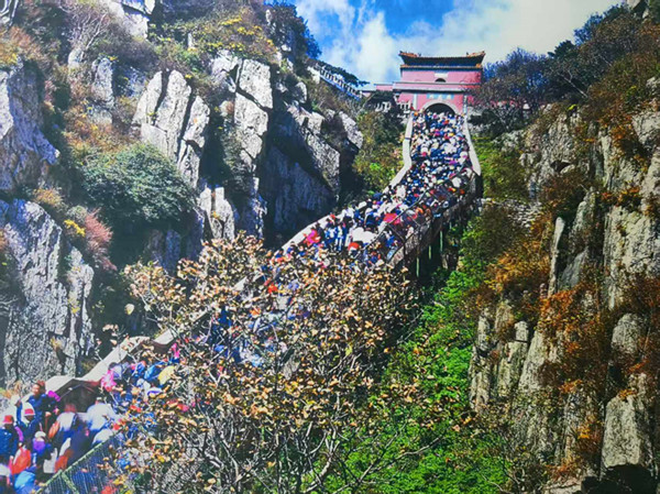 笔墨雄峙东岳，光影礼赞泰山——安德湖涵田酒店倾情呈献泰山主题双艺术展