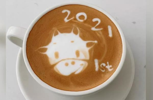 自制拉花咖啡、炸酥肉 洛杉矶华人宅家过元旦