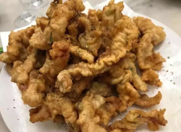 方先生自制小酥肉得到一致好评。(美国《世界日报》/受访者供图) 方先生自制小酥肉得到一致好评。(美国《世界日报》/受访者供图)