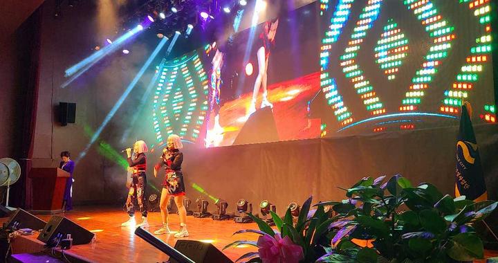 振兴和拯救韩国经济高峰论坛会议在首尔63大厦举行 振兴和拯救韩国经济高峰论坛会议在首尔63大厦举行