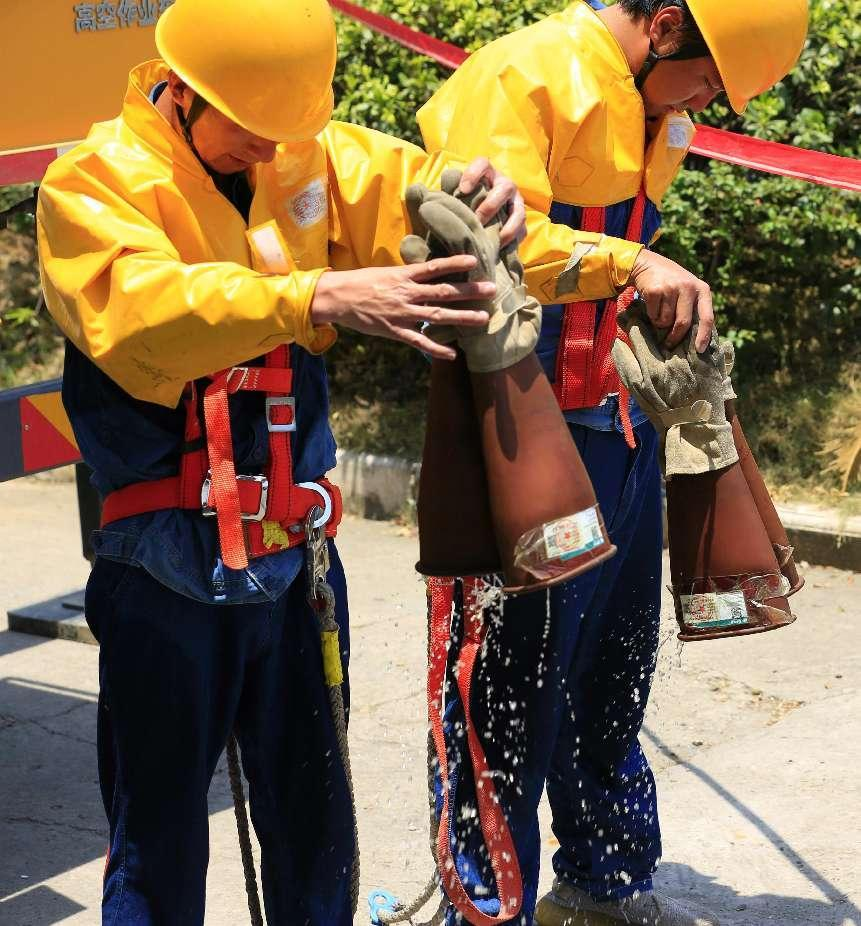 State Grid Yingtan Power Supply Company Conduct Live-line Maintenance in Summer Heat to Ensure Residential Electricity Supply_fororder_图片5
