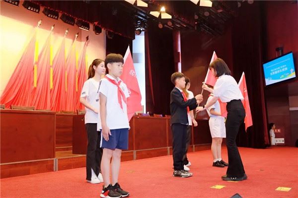 武侯区举行大运会武侯赛区城市志愿者誓师大会暨“伙伴计划”志愿者培训