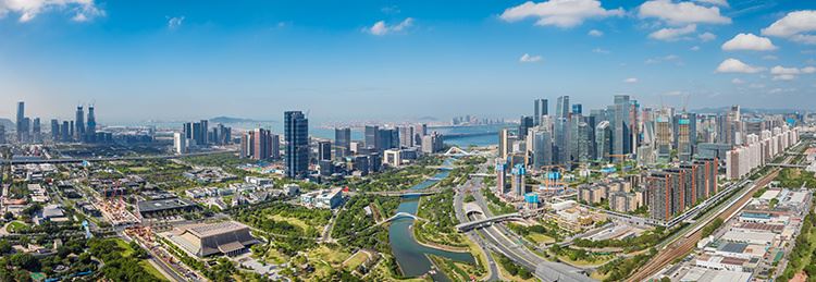 2023年前海实现地区生产总值2464.1亿元,同比增长15%,成为中国发展最快、质量最高、效益最好的区域之一。 2023年前海实现地区生产总值2464.1亿元,同比增长15%,成为中国发展最快、质量最高、效益最好的区域之一。