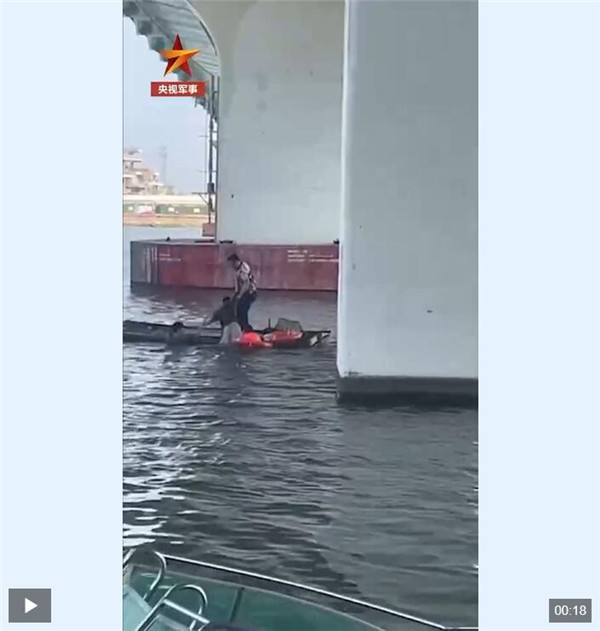 “挺身而出我义不容辞” 他勇救落水者后悄然离开