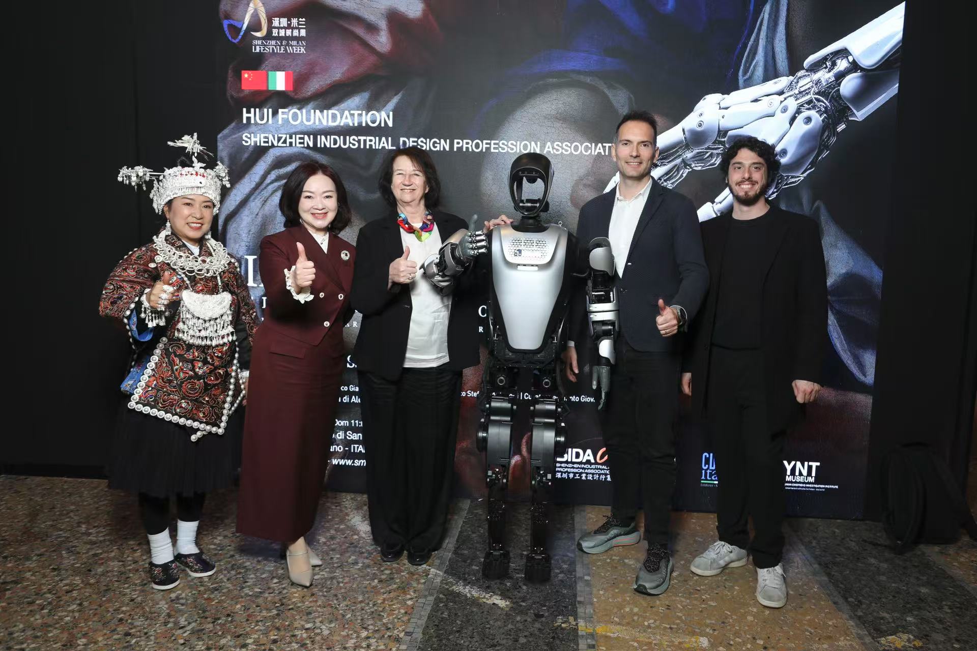 2025 年深圳（龙华）・米兰双城时尚周完美收官：四大亮点回顾，见证时尚与创新的交融