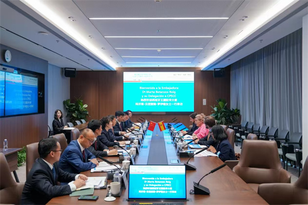罗必雄与西班牙驻华大使贝坦索斯会谈