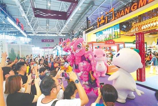 香港明星打call、陈皮咖啡飘香、VR枪战燃爆……