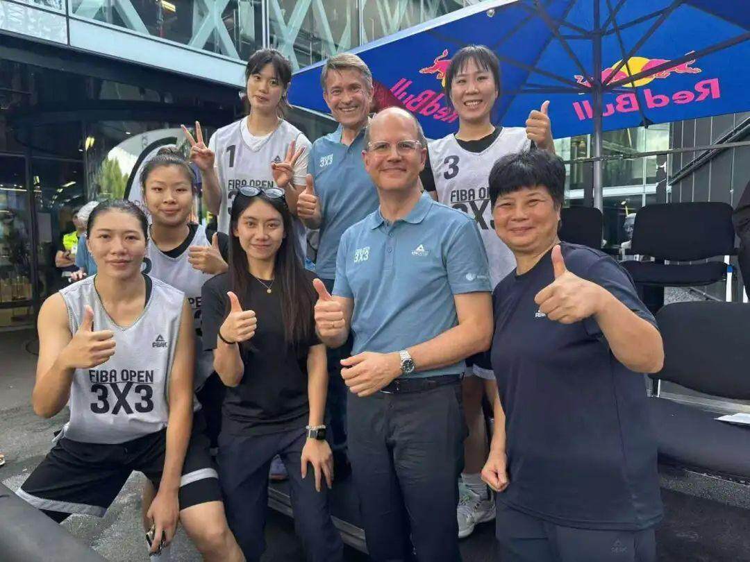 闪耀世界舞台！顺德均安女篮问鼎全球“双冠”