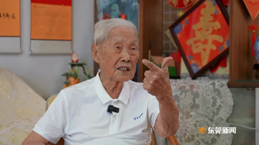 他从战火中走来，如今101岁，仍唱着《游击队之歌》