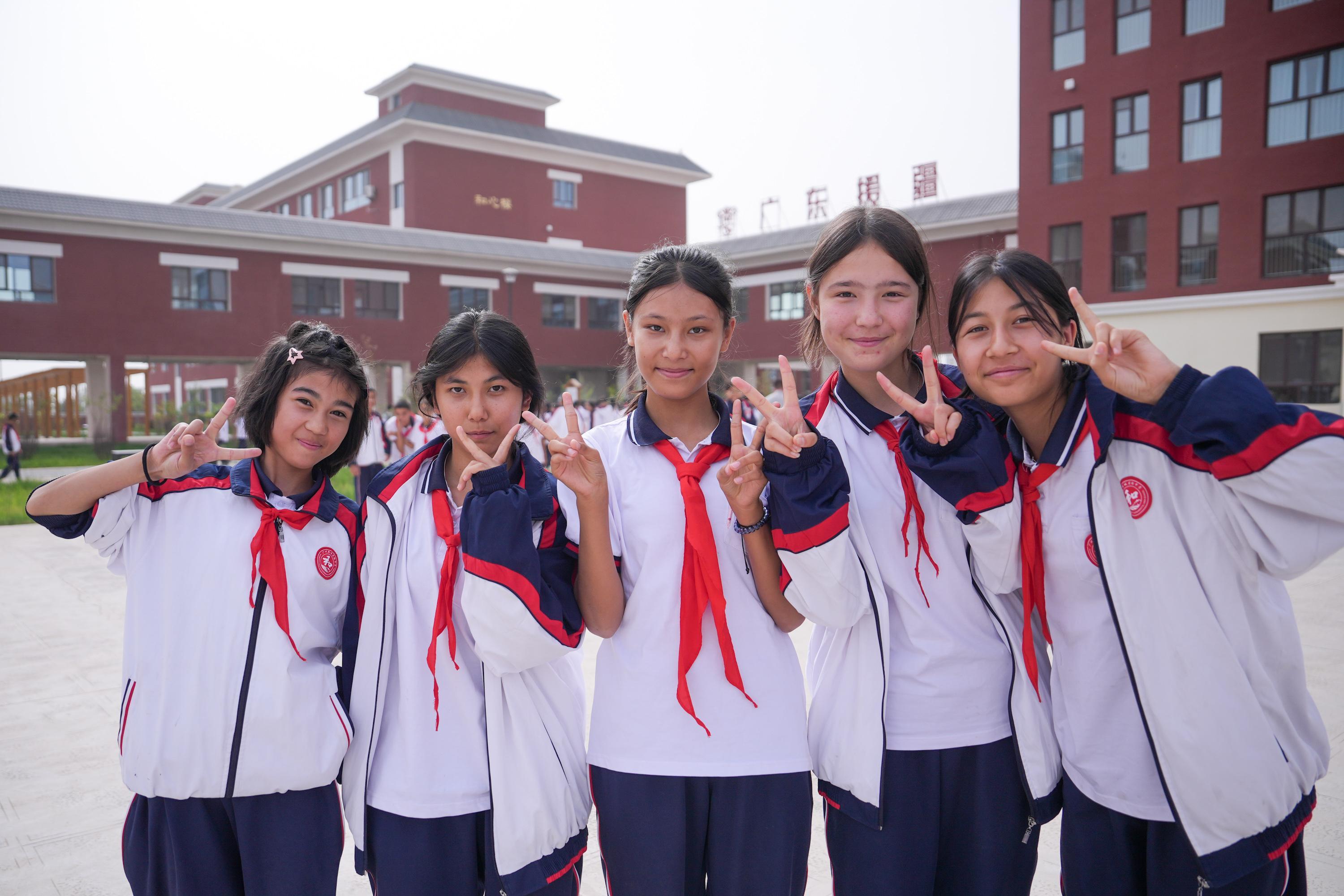 粤暖天山写新篇：广东在教育等多领域支援建设美丽新疆的努力