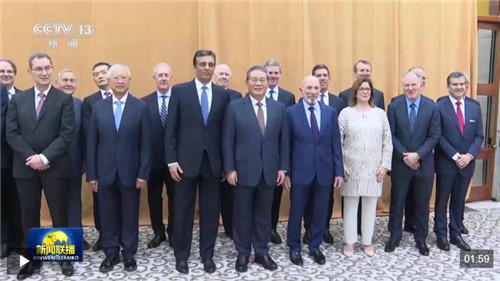 李强同美国友好团体座谈