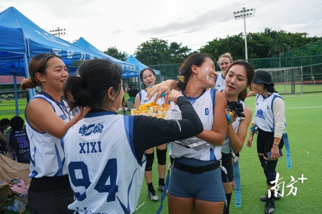 白天打工，晚上打球！这群女生太飒了